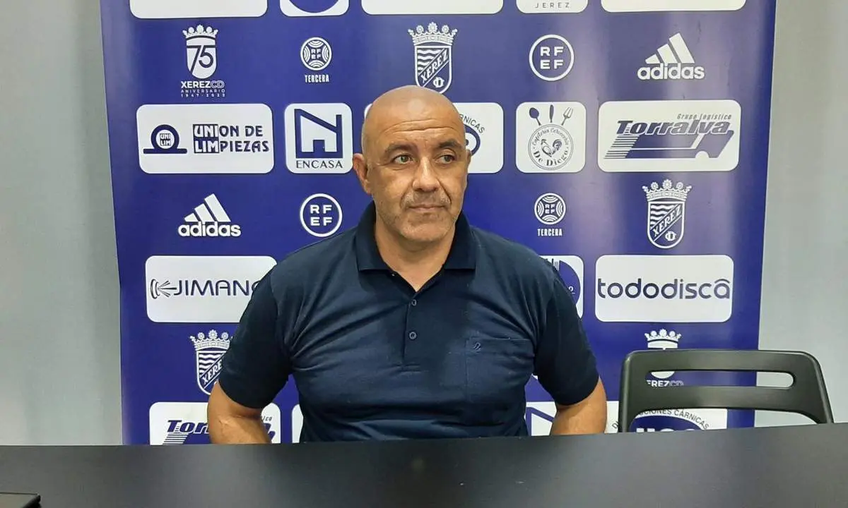 Paco Pe&ntilde;a, este viernes durante la rueda de prensa previa al C&oacute;rdoba B. - Viva Jerez