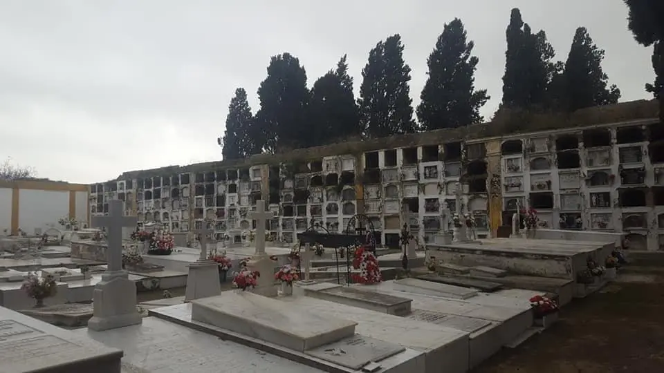 Cementerio.  - Viva. 