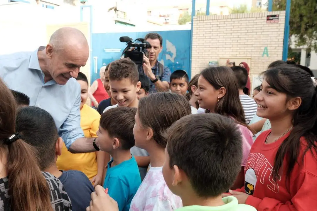 La visita de Mu&ntilde;oz al centro. - Ayto