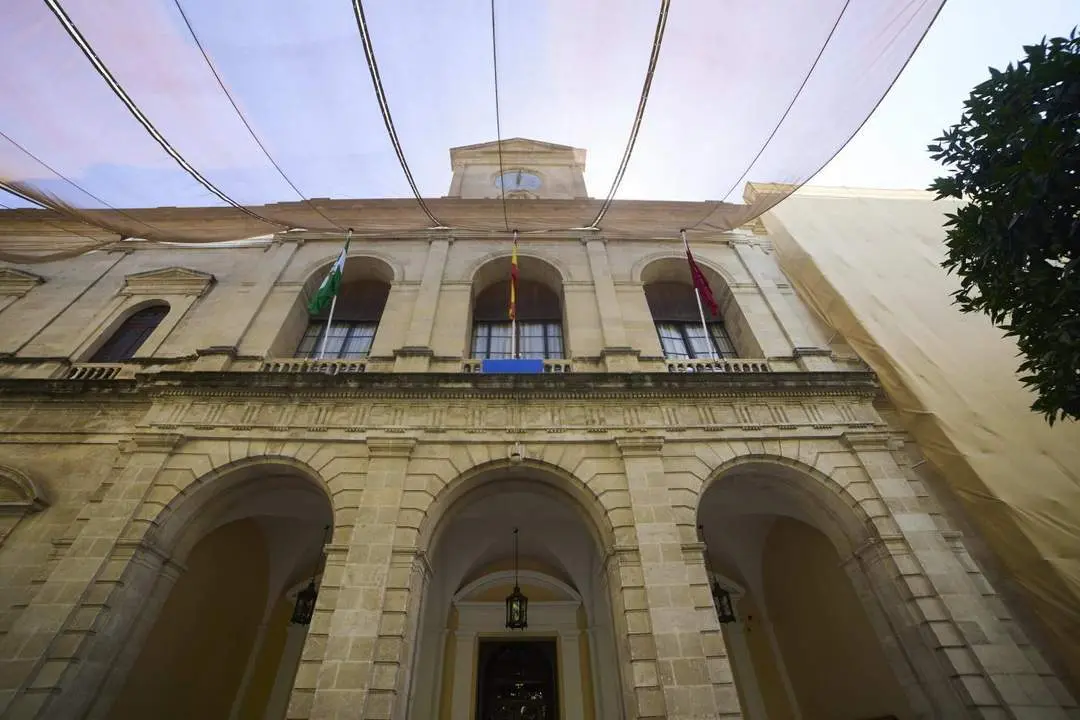 Detalle de la fachada principal del Ayuntamiento de Sevilla. - Joaquin Corchero / EP