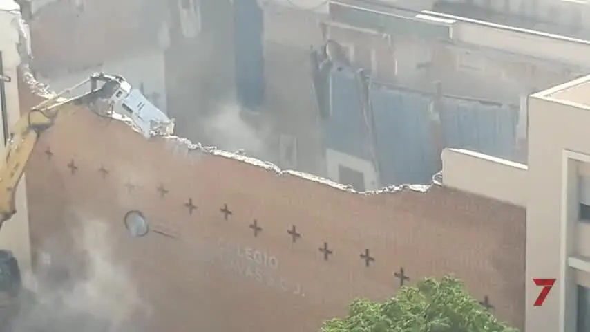 Comienza la demolici&oacute;n del edificio de la iglesia del colegio de Las Esclavas