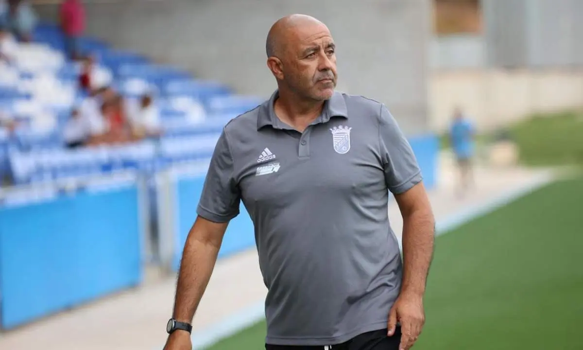 Paco Pe&ntilde;a, este domingo en el Estadio Ciudad de Lucena. - Cristo Garc&iacute;a