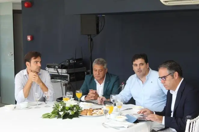 Encuentro entre Rafael Contreras y Pepe Mata con los pe&ntilde;istas cadistas. - C&aacute;diz CF