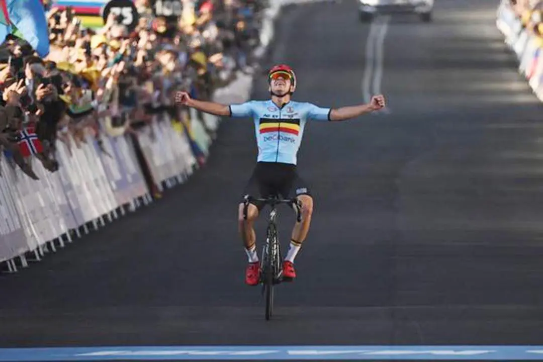 El ciclista belga Remco Evenepoel en el momento de proclamarse campe&oacute;n del mundo en Australia - EFE