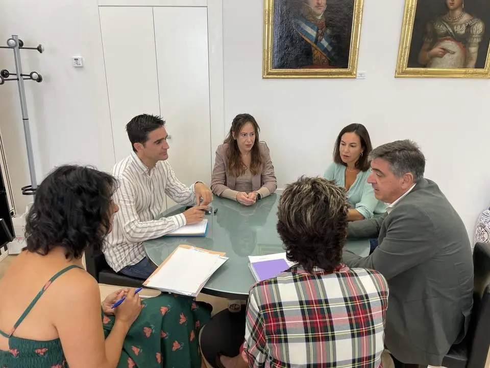 Encuentro con el director general de Pol&iacute;ticas Migratorias.  - 