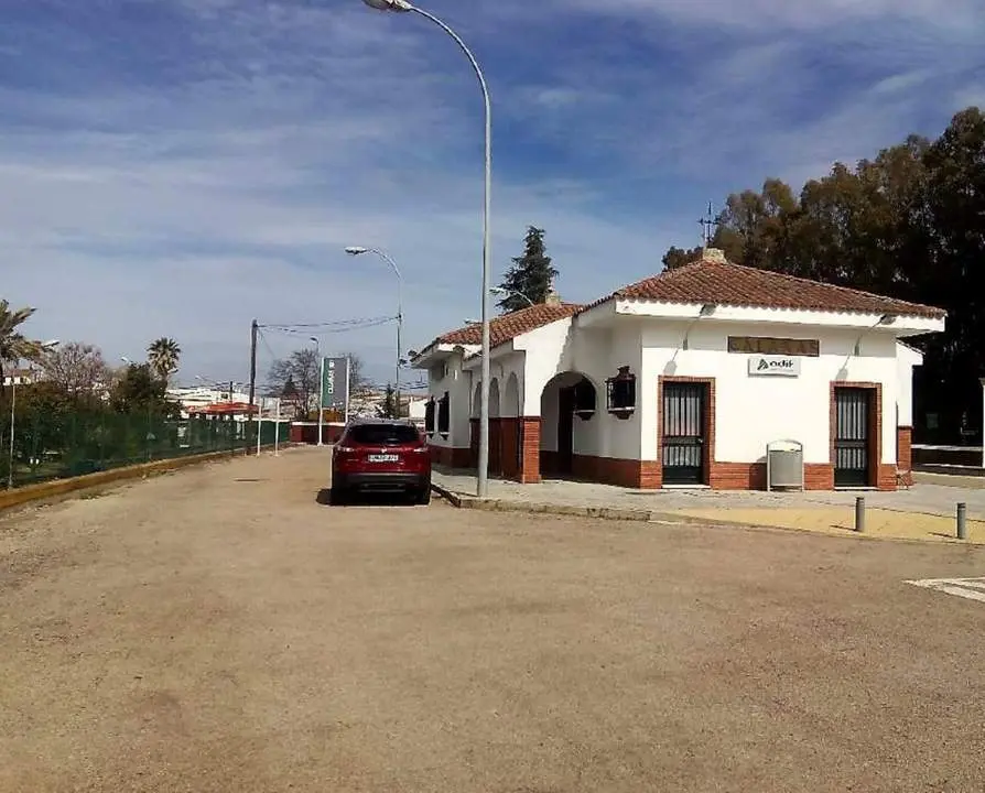 Estaci&oacute;n de trenes de Cala&ntilde;as. - VH