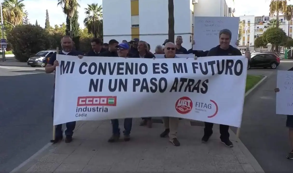 Trabajadores de Osborne, el pasado jueves, durante la marcha. - Viva. 