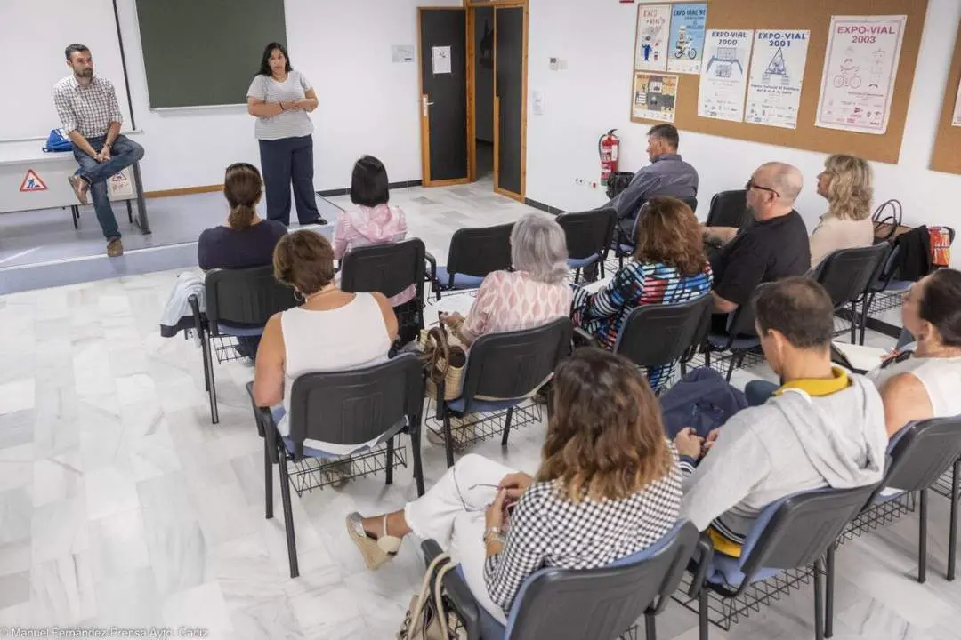 Un momento de la reuni&oacute;n de Mart&iacute;n Vila y Ana Fern&aacute;ndez con los directores.  - Viva 