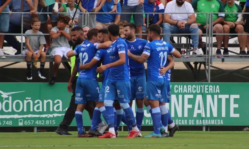 El Xerez DFC celebra uno de los goles de este domingo en El Palmar. - xerezdfc.com