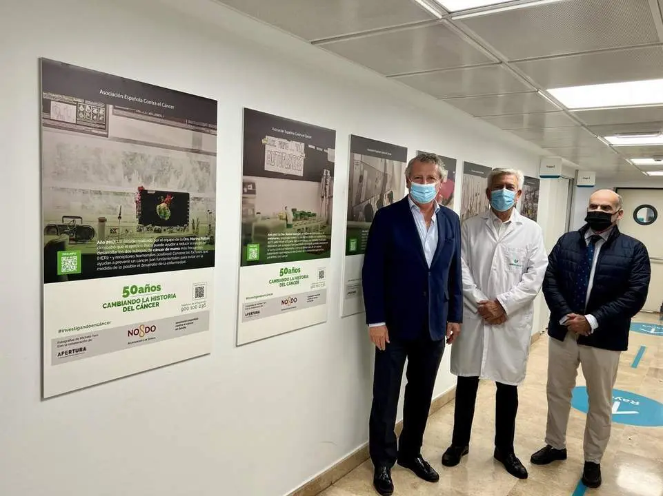 La inauguraci&oacute;n de la muestra. - Quir&oacute;nsalud