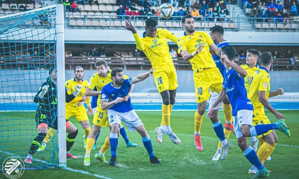 Imagen del partido de la pasada temporada en el Municipal de Chap&iacute;n. - xerezdfc.com