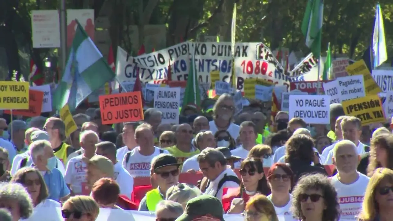 Pensionistas andaluces y de otras CCAA piden en Madrid revalorizar pensiones y salarios