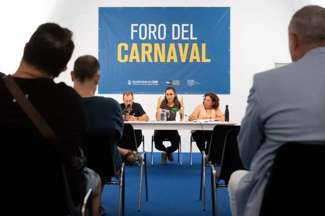 Lola Cazalilla, en el primer foro de Carnaval para preparar el COAC 2023. - VIVA