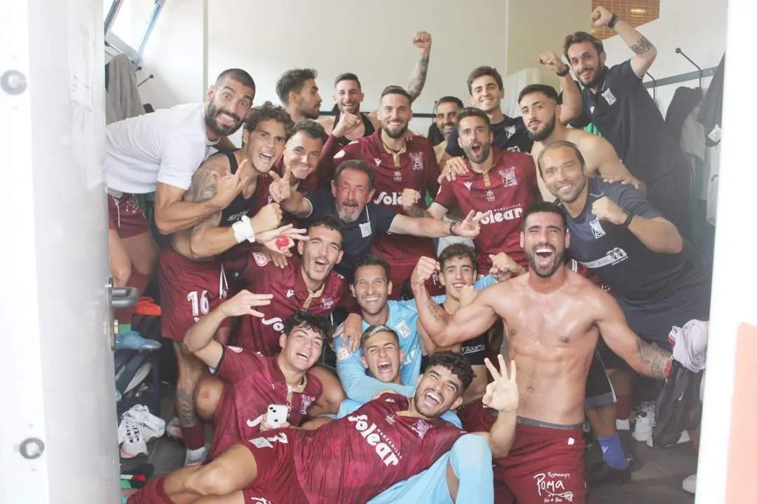 El Atl&eacute;tico Sanluque&ntilde;o celebra la victoria obtenida en V&eacute;lez - ASCF