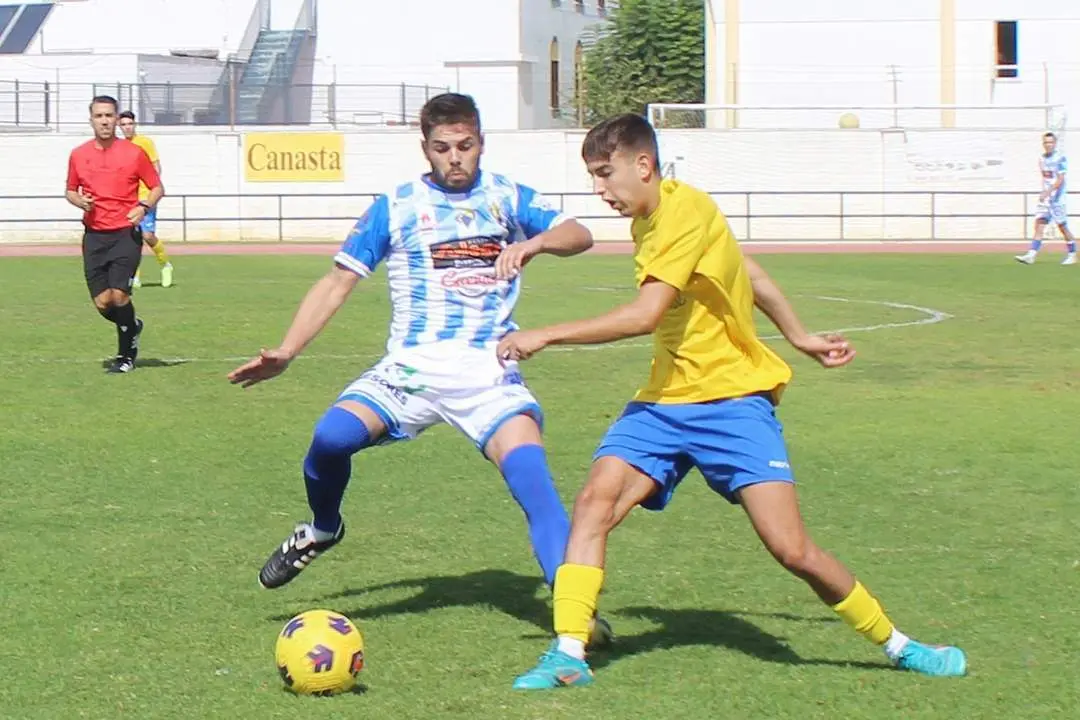 Ismael Barrios en un encuentro ante El Torno esta misma temporada en El Picacho. - Ra&uacute;l J. Bustillos