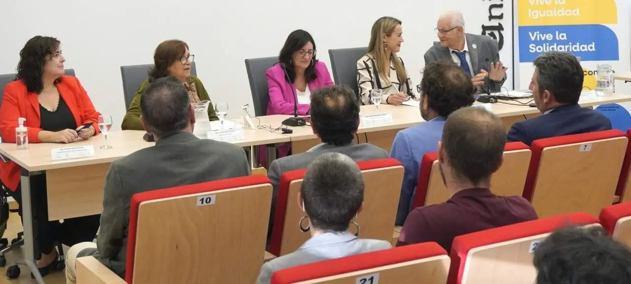 Mar&iacute;a Antonia Pe&ntilde;a interviene en el I Seminario de Cooperaci&oacute;n y Desarrollo Local en la Eurorregi&oacute;n Alentejo-Algarve-Andaluc&iacute;a. - VH