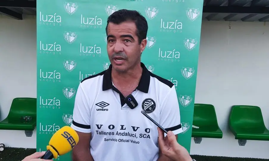 P&eacute;rez Herrera, tras el final del partido contra el Antequera. - xerezdfc.com