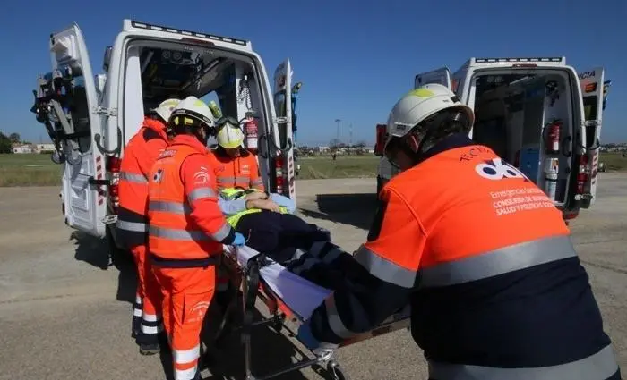 Profesionales sanitarios del servicio 061. - JUNTA DE ANDALUC&Iacute;A
