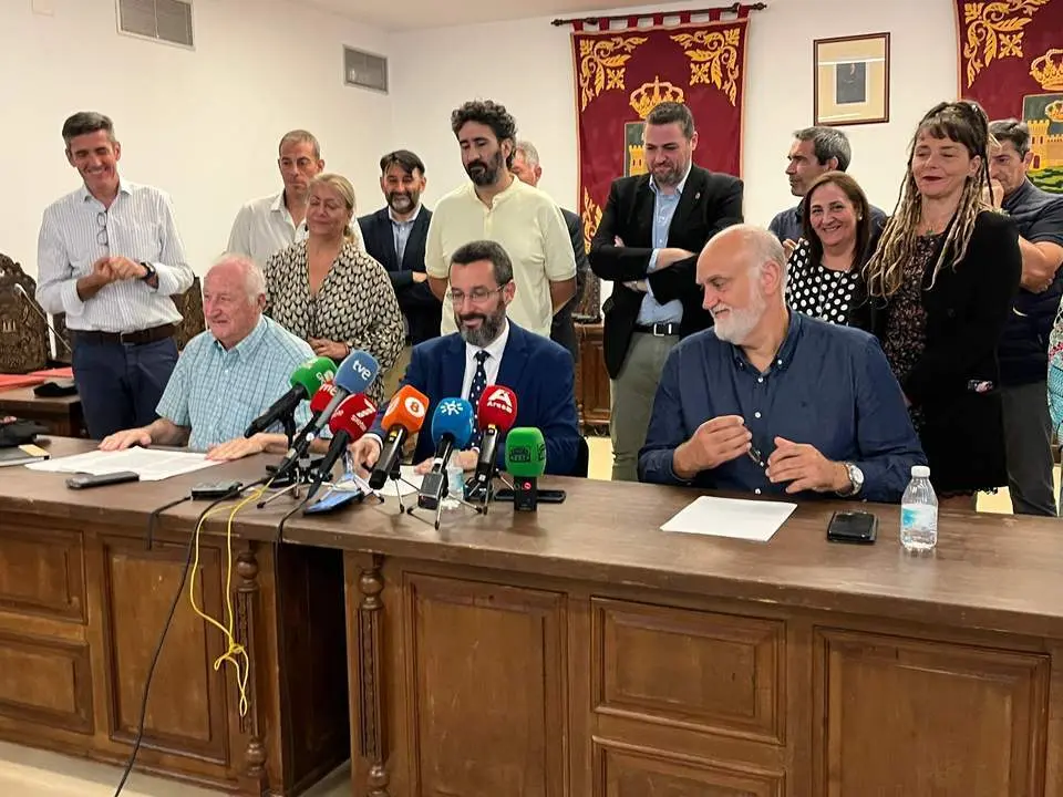 La L&iacute;nea llevar&aacute; ante el Supremo la petici&oacute;n de consulta popular sobre la ciudad aut&oacute;noma