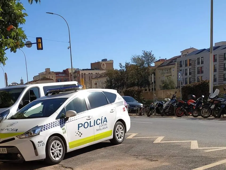 Veh&iacute;culos de la Polic&iacute;a Local. - EP