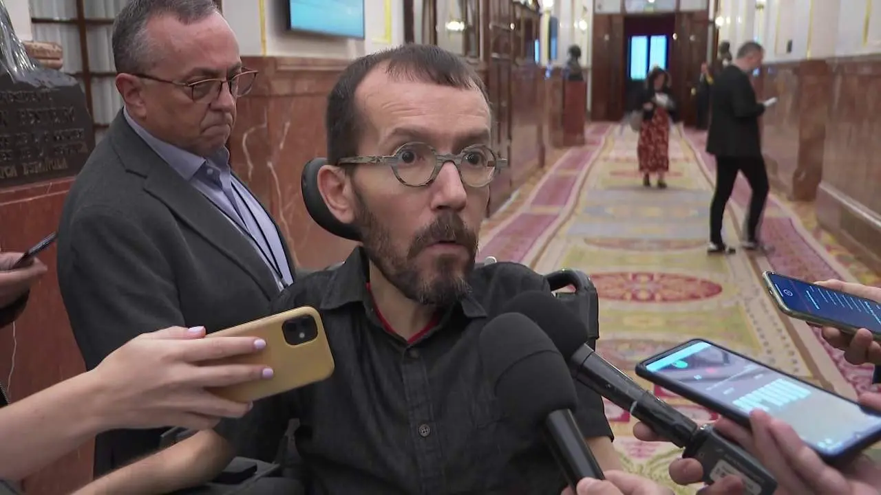 Echenique: Bustamante act&uacute;a "en coherencia" al renunciar al esca&ntilde;o tras ser denunciado