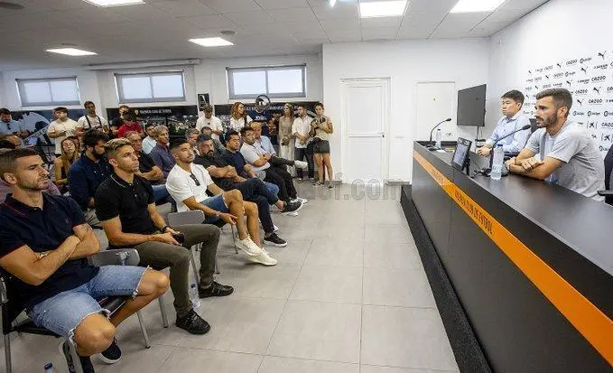 Rueda de prensa de Gay&aacute;. - @valenciacf