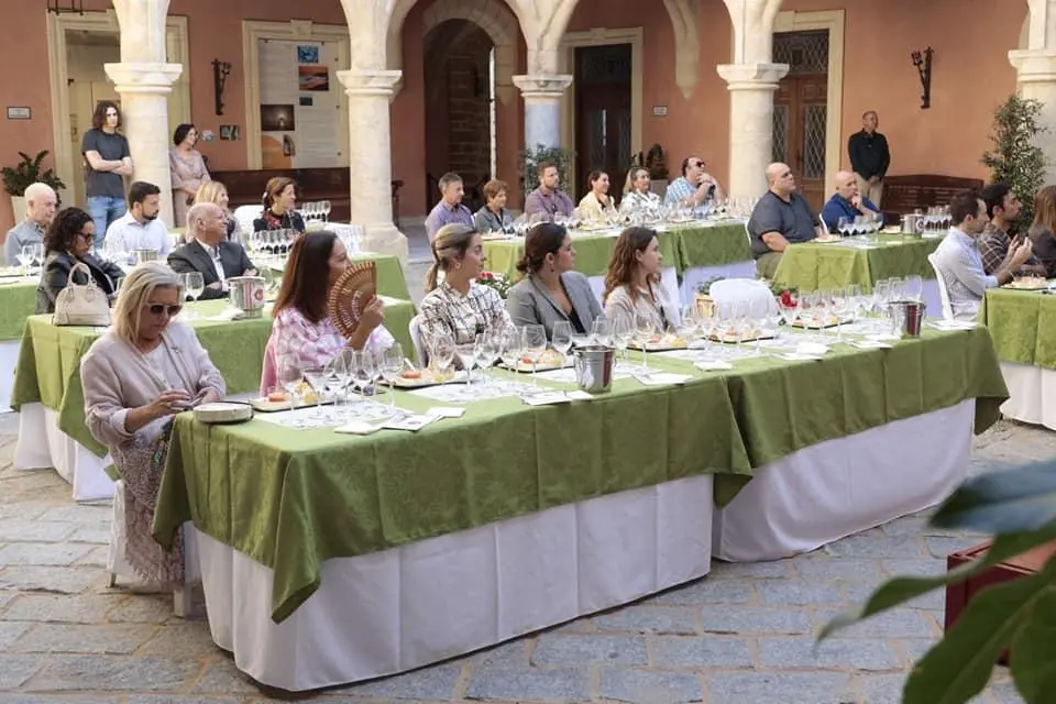 Imagen de la cata celebrada en el Castillo de Luna - 