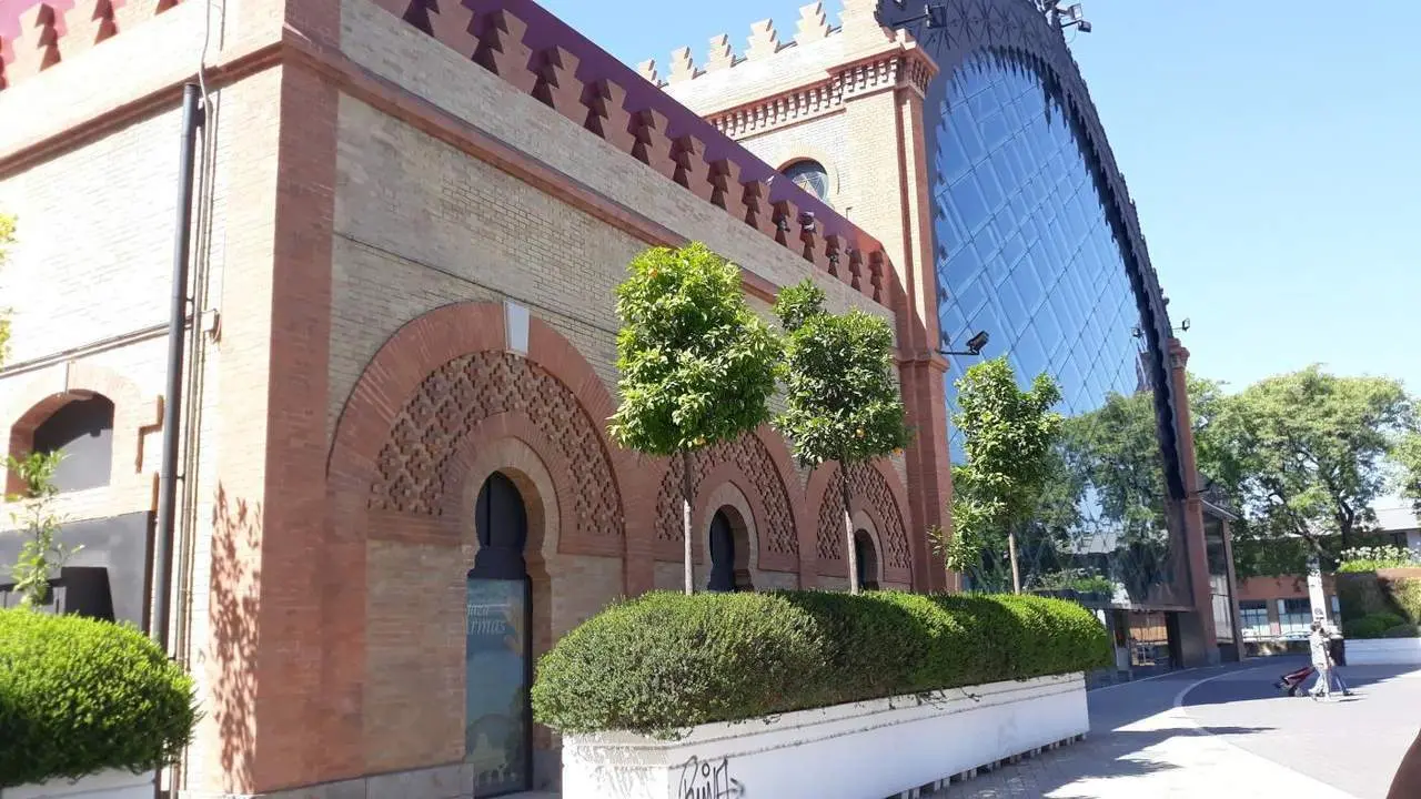 Fachada de la antigua estaci&oacute;n de Plaza de Armas de Sevilla cuyas obras de rehabilitaci&oacute;n ha concluido Adif. - ADIF