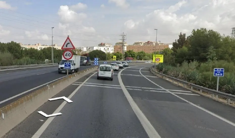 La colisi&oacute;n ha tenido lugar en la A-4 a su paso por el t&eacute;rmino municipal de Sevilla. - JUNTA DE ANDALUCIA