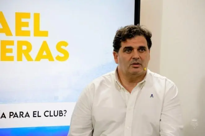 Rafael Contreras, durante el encuentro virtual en el que atendi&oacute; las preguntas de los cadistas. -  C&aacute;diz CF