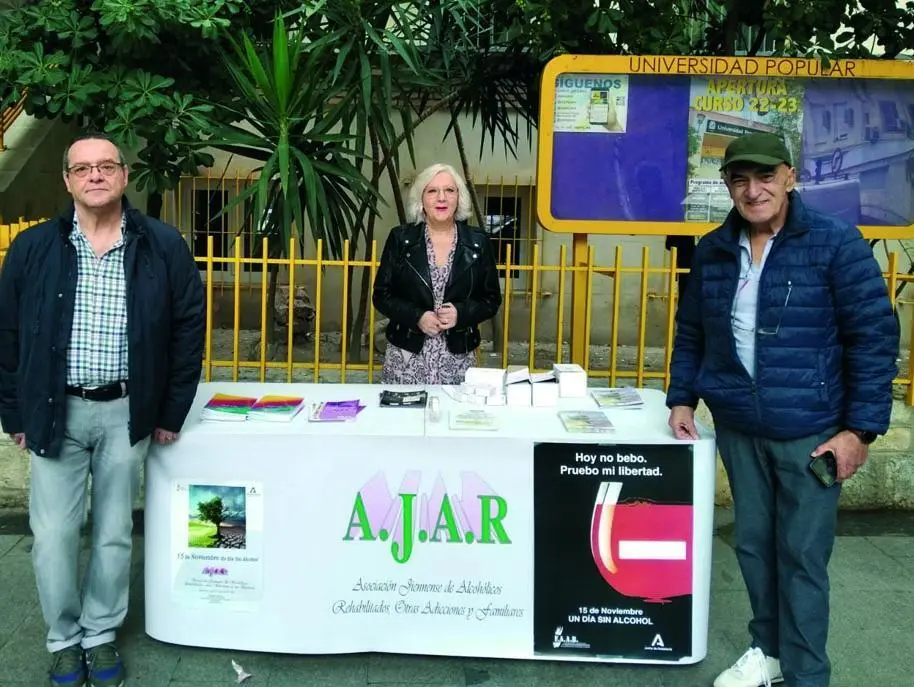 Mesa informativa en la Avenida de Andaluc&iacute;a. - Viva Ja&eacute;n.