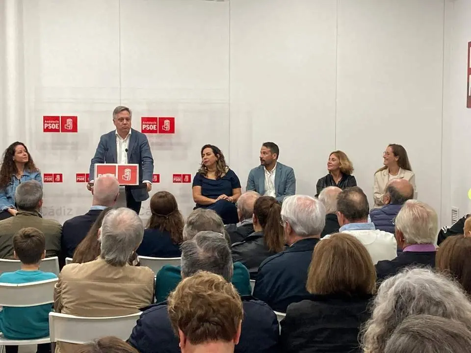 &Oacute;scar Torres llen&oacute; la Casa del Pueblo para presentarse a las primarias para liderar la candidatura del PSOE en mayo de 2023. - VIVA