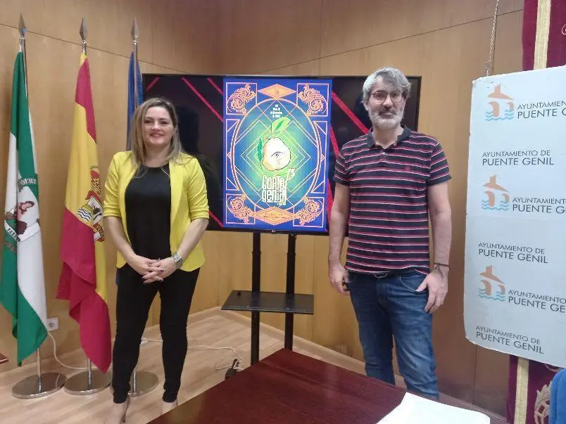 Eva Torres y Mois&eacute;s Bedmar, con el cartel anunciador, obra de F&eacute;lix Espejo.    - 
