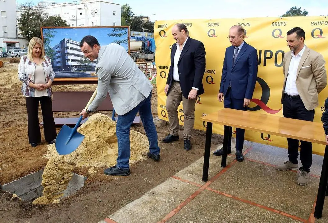 Primera piedra de la segunda fase de Terrazas del Sol, en la calle Pizarro.  - Andaluc&iacute;a Informaci&oacute;n