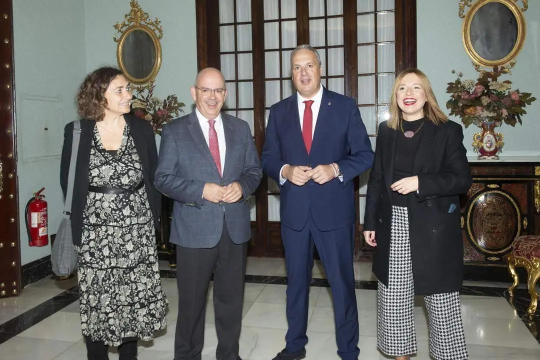 Ruiz Boix y Ana Carrera, con Javier S&aacute;nchez Rojas y Carmen Romero. - VIVA