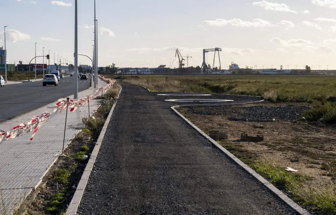Corredor verde en construcci&oacute;n en la ribera del Odiel. - JULI&Aacute;N P&Eacute;REZ / EFE