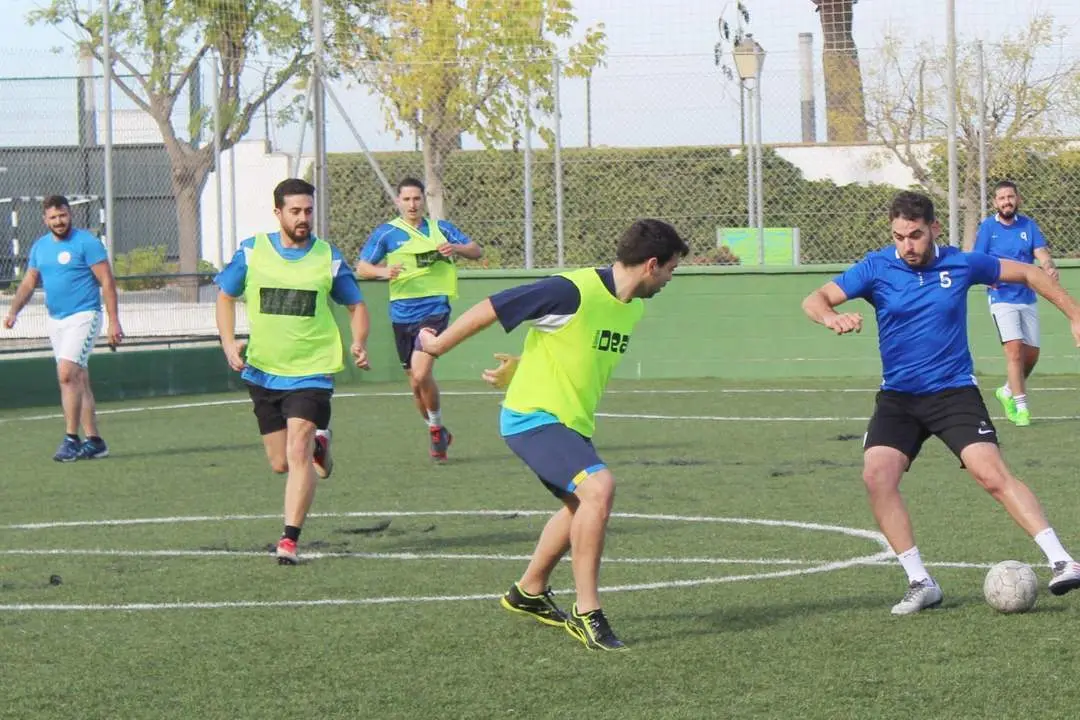 Una acci&oacute;n del partido entre Los Ni&ntilde;os del C&eacute;sar y el Macabi de Levantad - Ra&uacute;l J. Bustillos