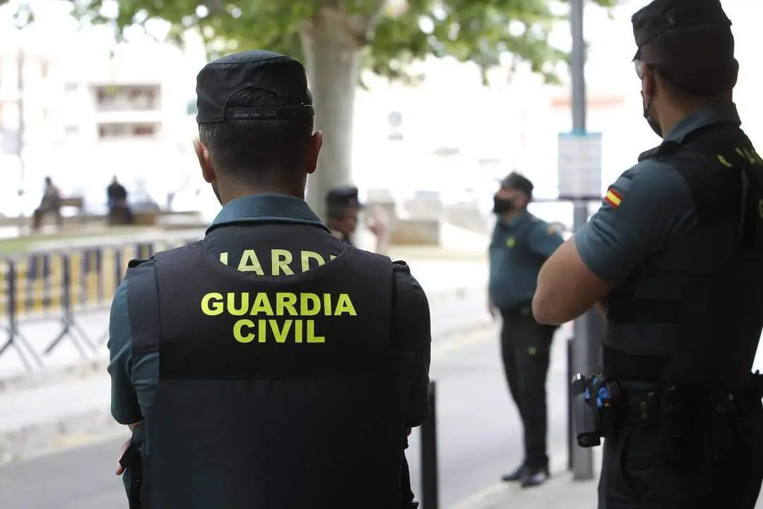 Dos agentes de Guardia Civil. - Europa Press