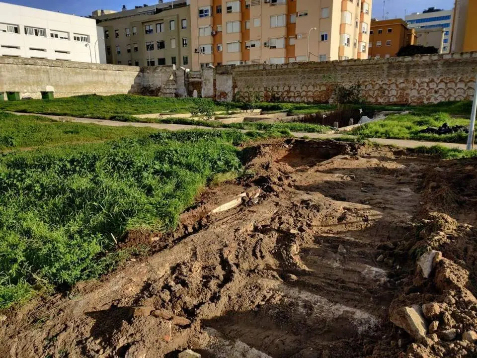 Fosa com&uacute;n del Cementerio de San Jos&eacute; en C&aacute;diz. VIVA