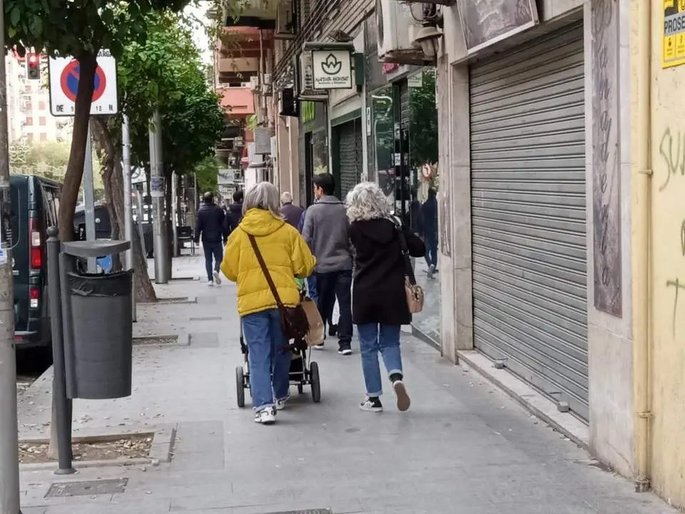 Jiennenses por una calle de la capital. - Viva Ja&eacute;n.