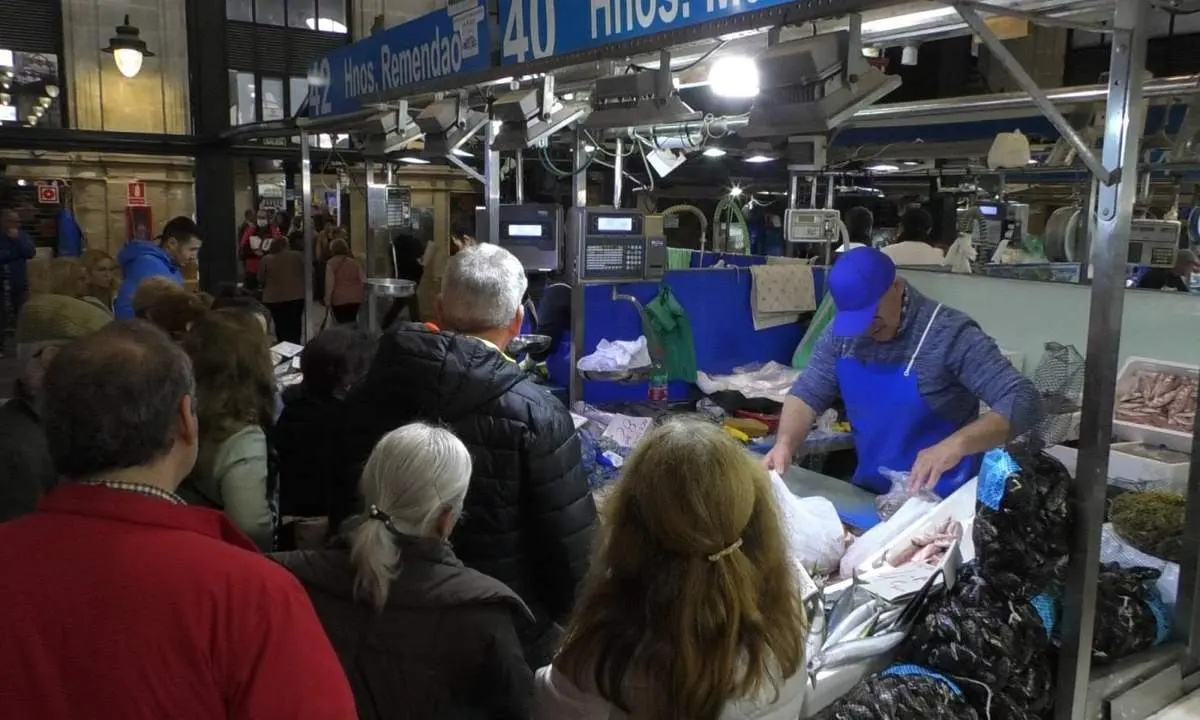 Muchas personas est&aacute;n adelantando sus compras para Nochebuena ante la incertidumbre por los precios. - Viva Jerez