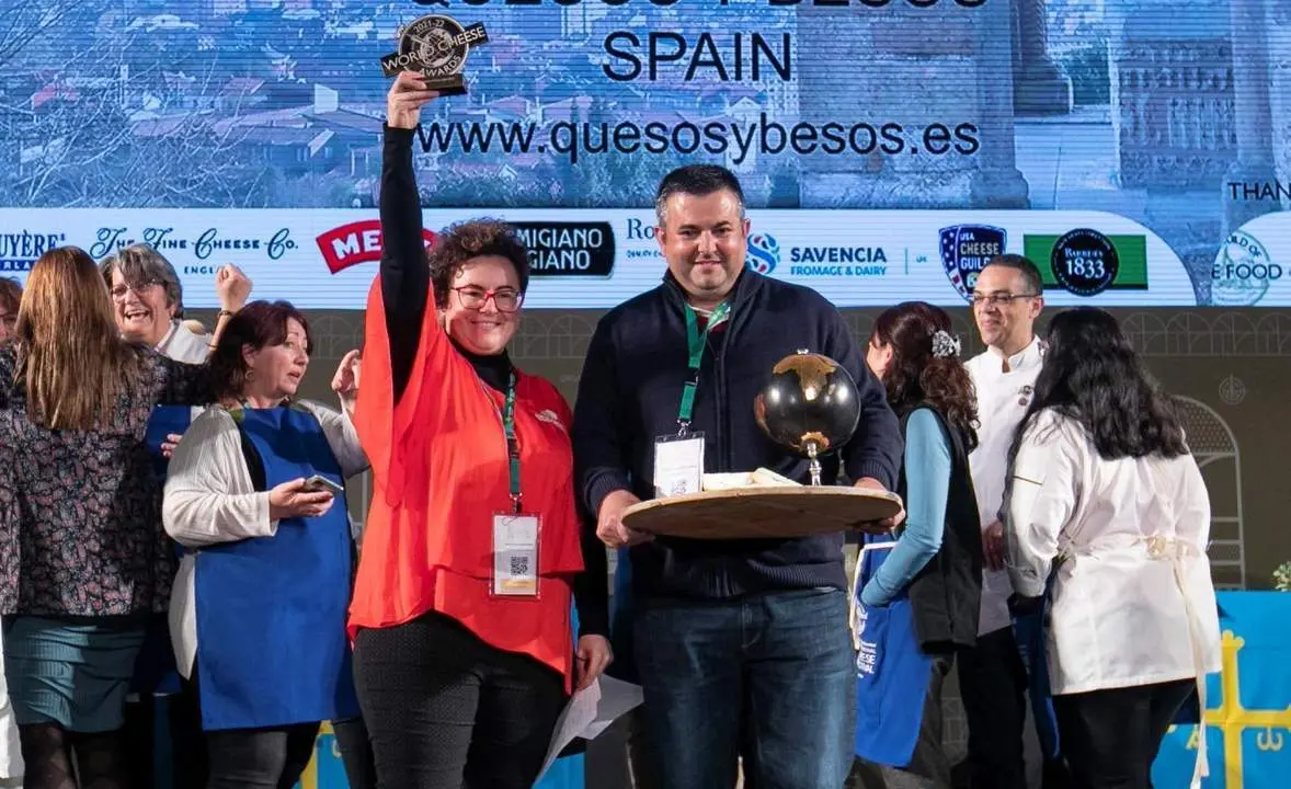 Empresarios de  Quesos y Besos, una de las empresas premiadas. - Viva Ja&eacute;n.