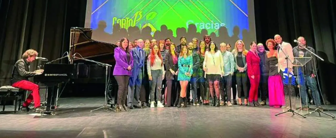 Como de costumbre, al t&eacute;rmino de la gala hubo foto de familia de ganadores y organizadores.   - 