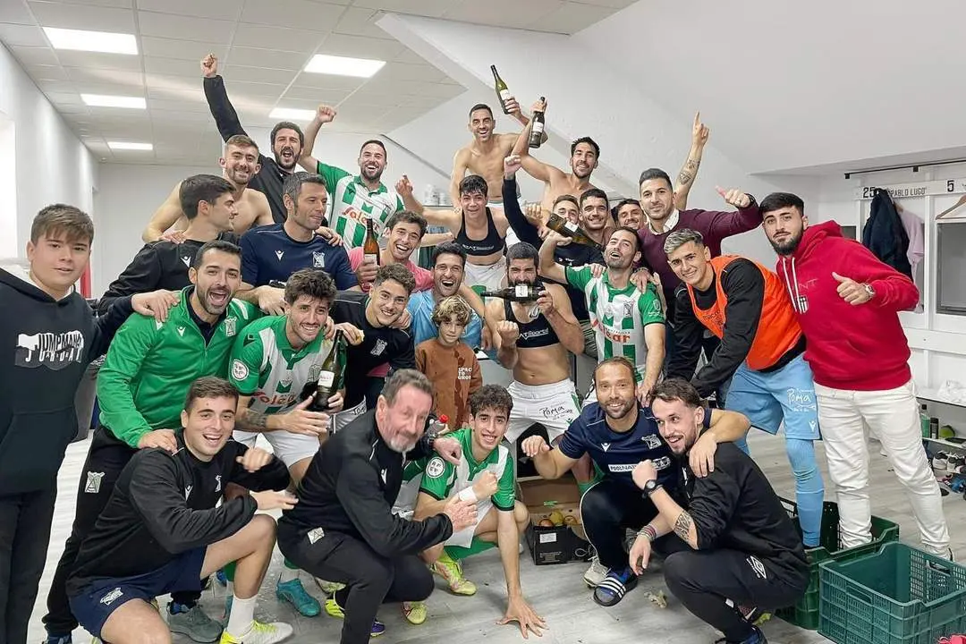 El Atl&eacute;tico Sanluque&ntilde;o celebra la victoria obtenida ante el C&aacute;diz Mirandilla - ASCF