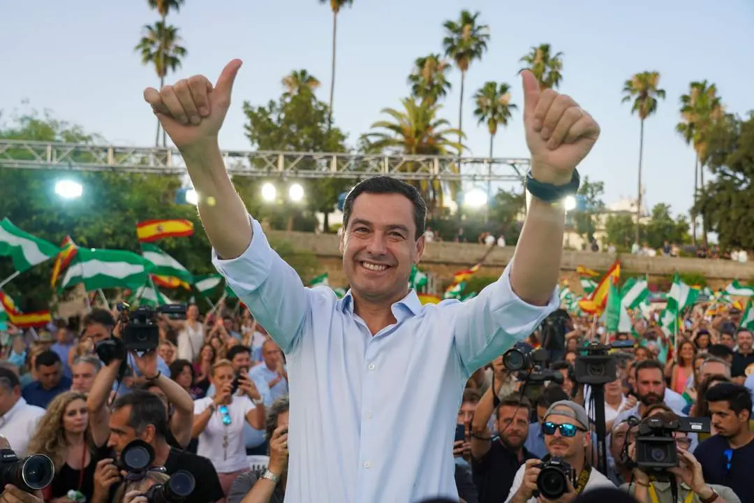 El PP de Juanma Moreno mantendr&iacute;a su mayor&iacute;a y el PSOE caer&iacute;a a 22 esca&ntilde;os