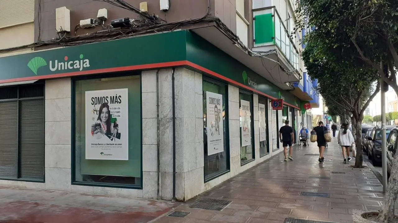 Sucursal de Unicaja. - Jotad&eacute;