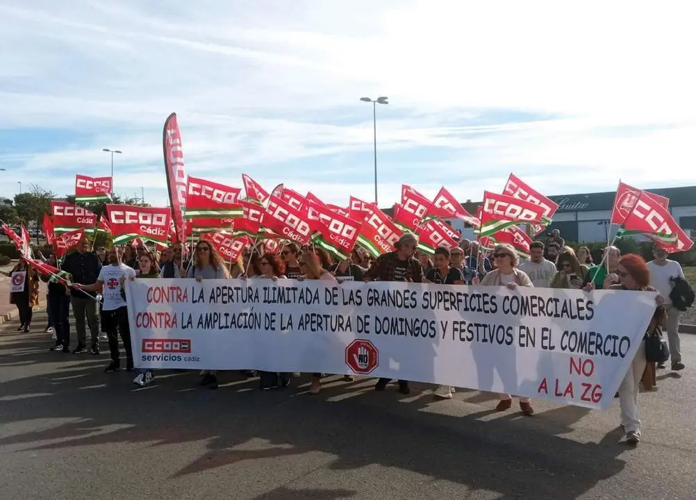Manifestaci&oacute;n de trabajadores de las grandes superficies en Jerez.  - F.C.Aleu
