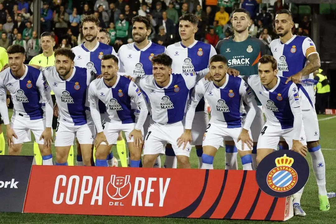 Lazo, el tercero por la izquierda y por abajo - RCDE