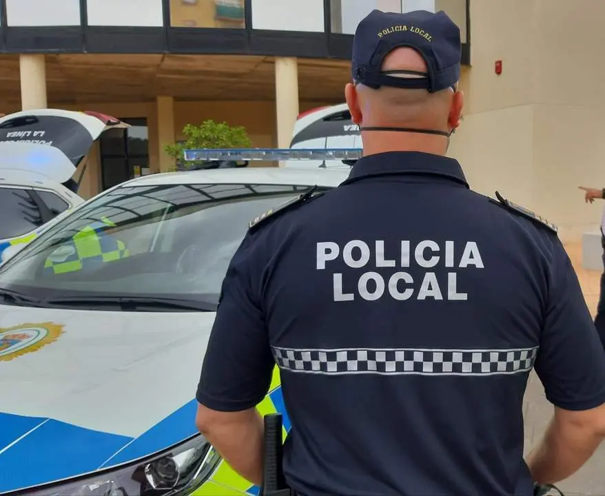 Polic&iacute;a Local de La L&iacute;nea. - A. I.