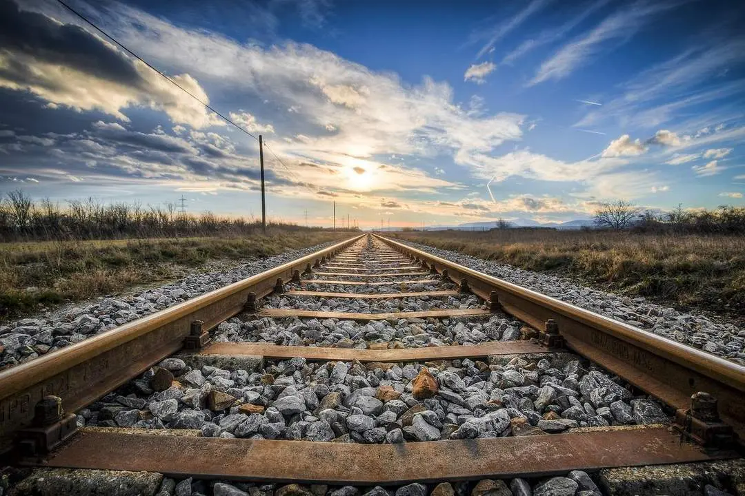 V&iacute;a del tren. - Martin Winkler en Pixabay 